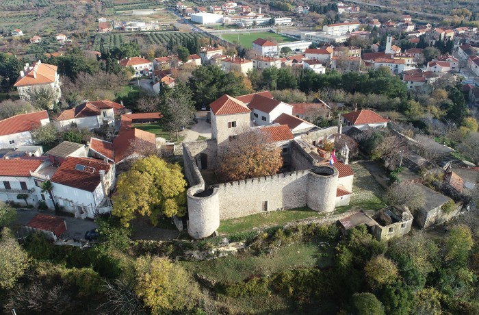 Opremanje depoa Zavičajnog muzeja Benkovac