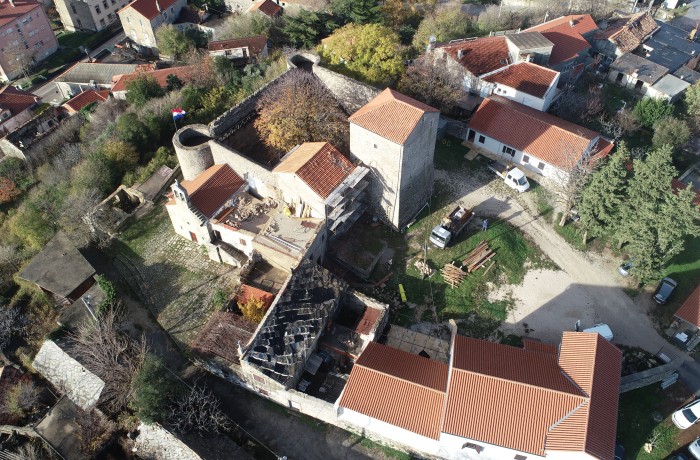 Opremanje depoa Zavičajnog muzeja Benkovac