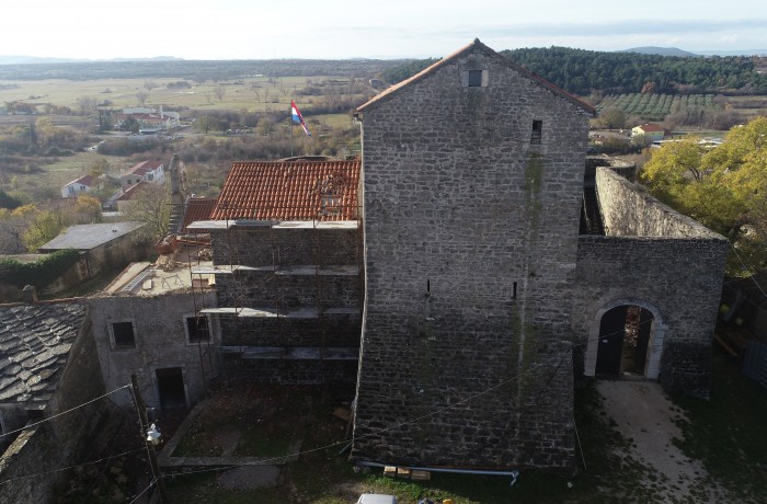 Opremanje depoa Zavičajnog muzeja Benkovac