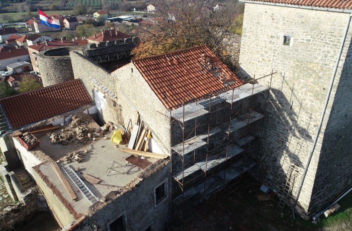 Opremanje depoa Zavičajnog muzeja Benkovac