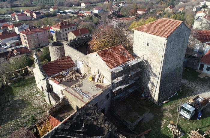 Opremanje depoa Zavičajnog muzeja Benkovac